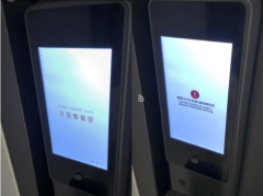 正在被网友吐槽和赞扬门锁中